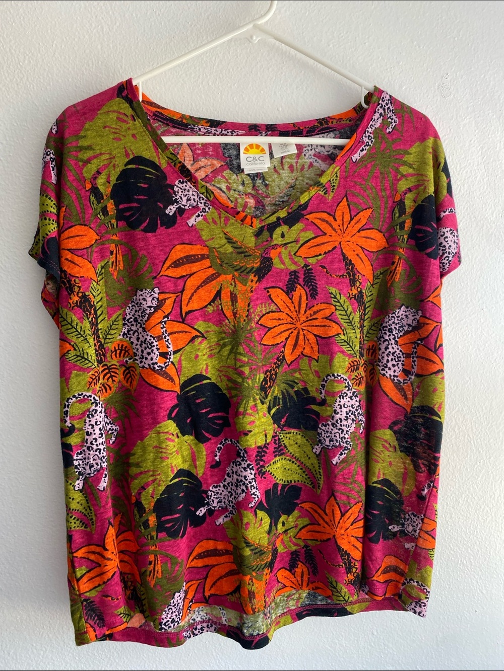 C&C California 100% Linen Bold Print Pink Tropical Leopard V-Neck Tee